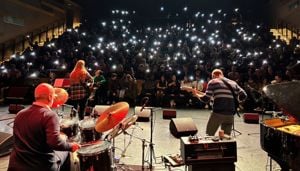 Juleavslutning i Åsane kultursal med elevane frå Åsane vgs